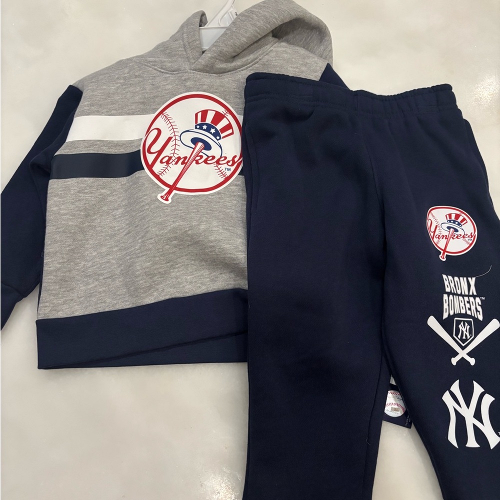 MLB Yankees Gray and Navy Kids Jogger Set